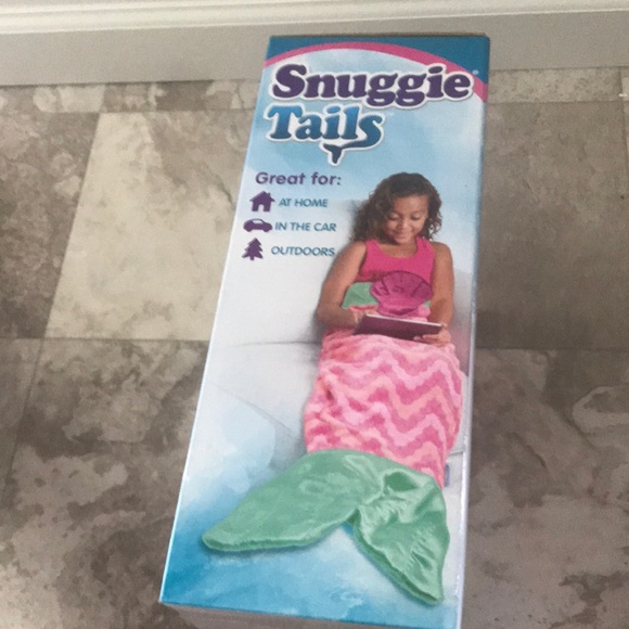 Pink Mermaid Snuggie Tails - Picture 4 of 6